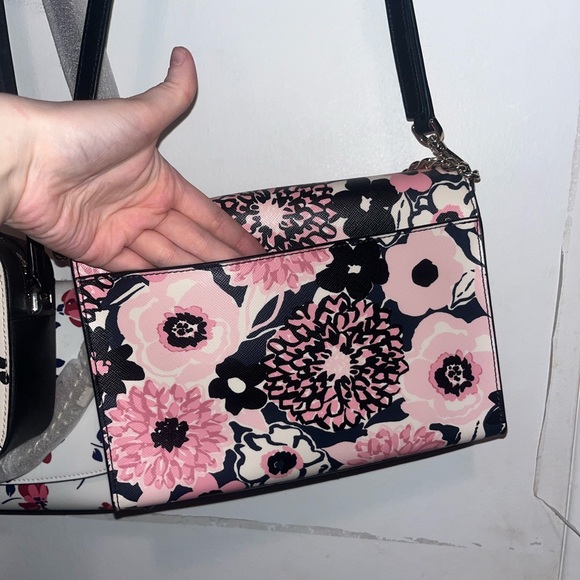 Slightly used flower Kate spade purse - Picture 2 of 3